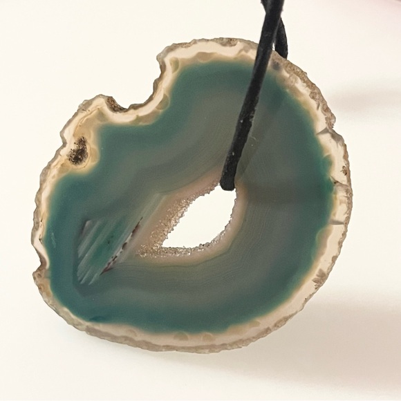 Large Green Agate Slice Pendant on Leather Strap Necklace - Picture 15 of 16